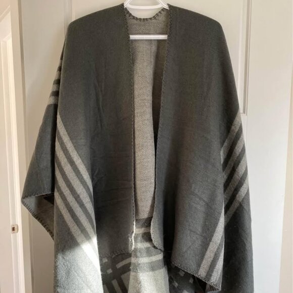 Women’s Reversible Gray Shawl Wrap Open Front - Picture 1 of 3